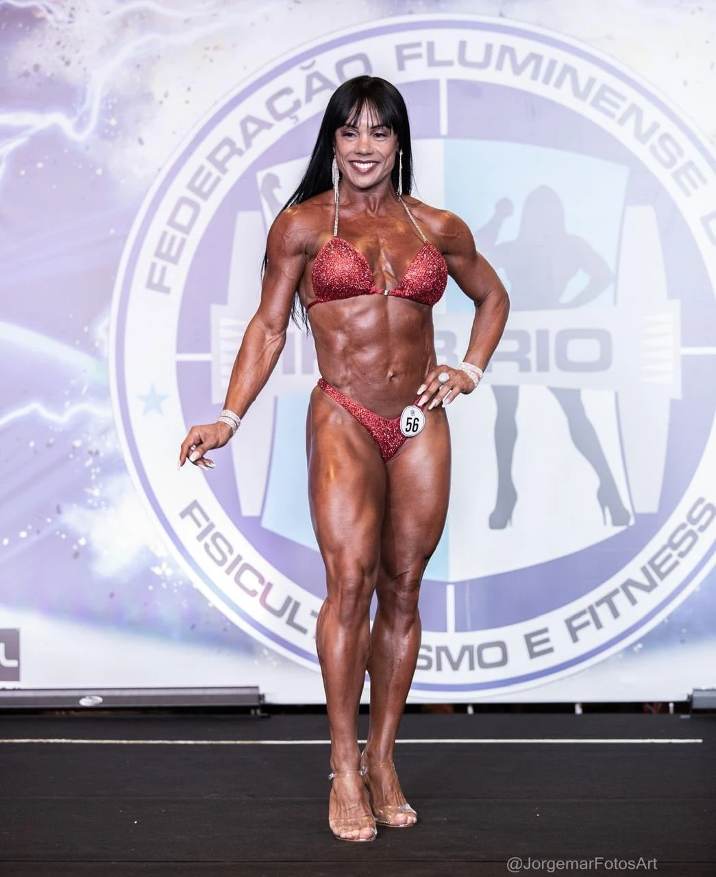 Leila posando em competição de fisiculturismo no Rio